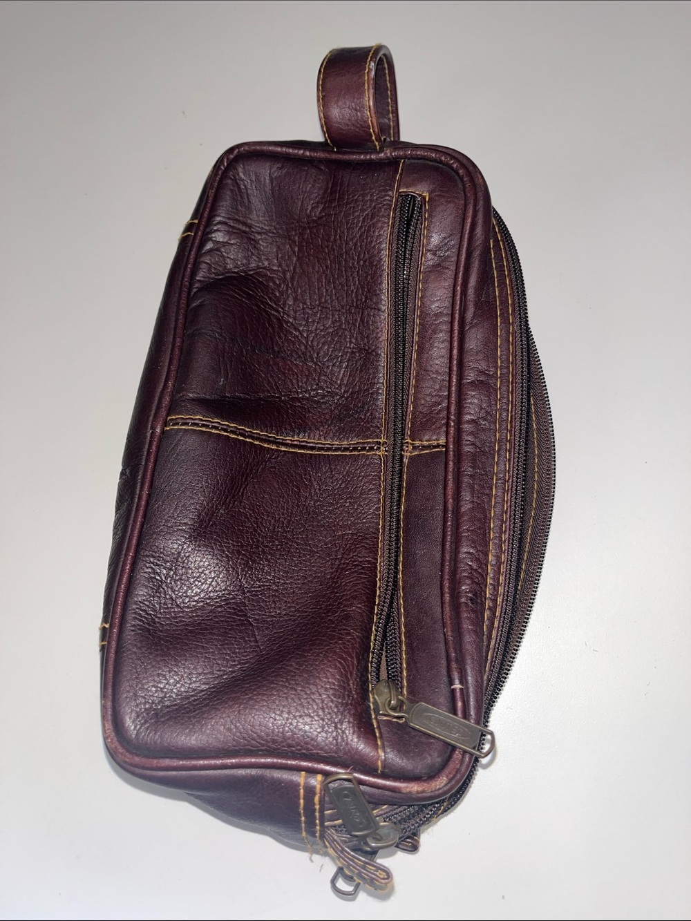 Source Unknown Brown Leather Toiletry Bag with multiple zip up pockets